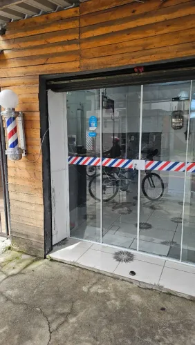 Passando ponto barbearia 