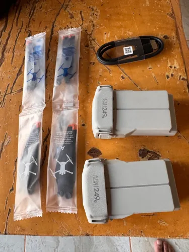 OPORTUNIDADE - ACESSÓRIOS DRONE DJI MINI 3 - BATERIA - HÉLICES - BOLSA - CABO TIPO C