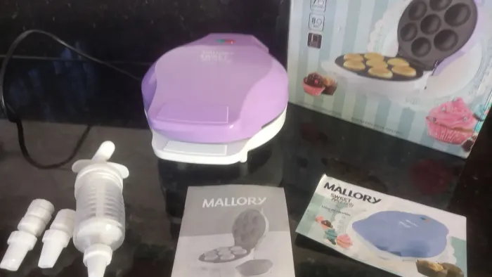 Mini Máquina de Fazer Mini Bolos 220 v.Mallory Sweet Cake