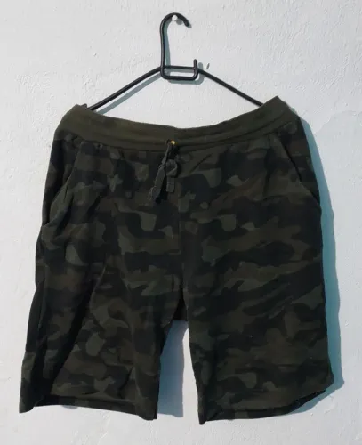 Shorts Moletom Camuflado Tamanho: M Cor: Verde - Shein