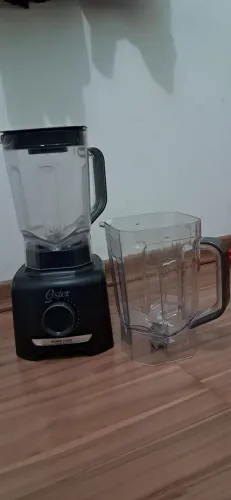 Liquidificador Oster com jarra extra