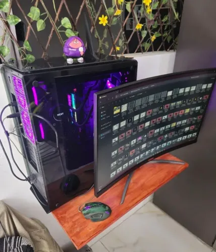 Cpu Nova toda em vidro fume