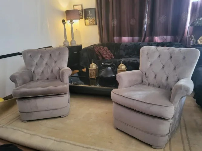 Par de Poltronas vintage em Veludo Cinza.