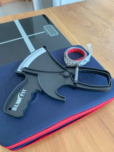 Adipômetro Plicomêtro Medidor De Gordura Corporal + Balança Digital Nutrição Avaliação