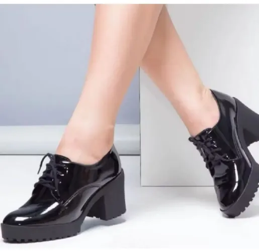 Sapato Oxford plataforma verniz preto