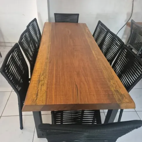 MESA RÚSTICA COM BASE DE ALUMÍNO + 8 CADEIRAS DE CORDA NÁUTICA