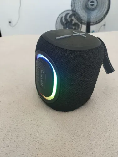 Caixa de Som Bluetooth QGold com LED RGB - Potente e Portátil