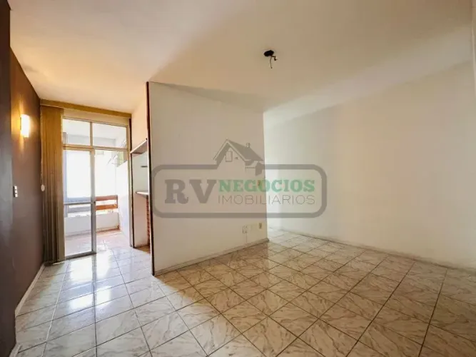 GF- LINDO APARTAMENTO NO CENTRO DE JF QUARTO E SALA COM VARANDA