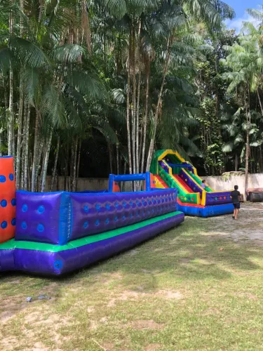 Aluguel de brinquedos São Luís inflável futebol de sabão