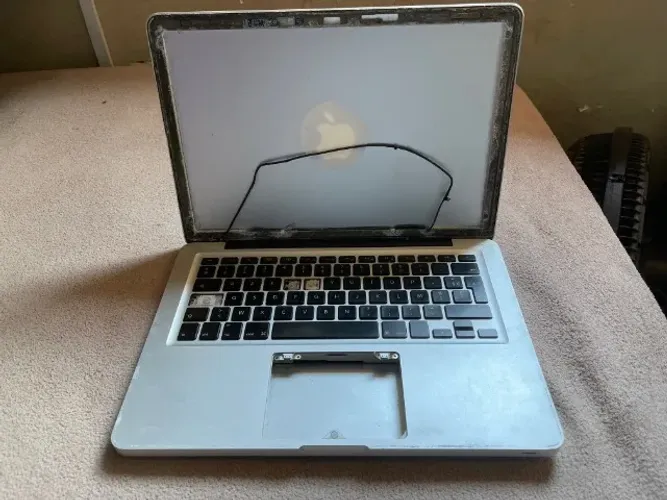 Sucata Macbook Pro, Com Placa Mae, Drive, cooler, Flat e Etc.Sem Garantia de Funcionamento