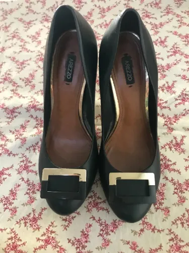 Scarpin Preto Com Fivela Arezzo (Usado)