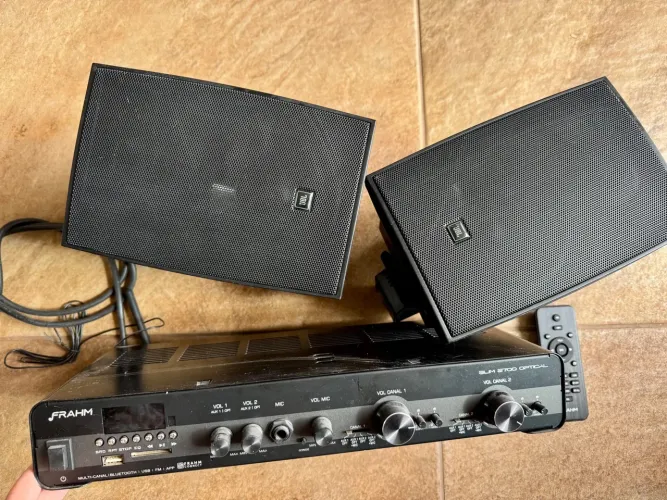 Amplificador Frahm Slim 2700 Optical e 2 caixas de som jbl