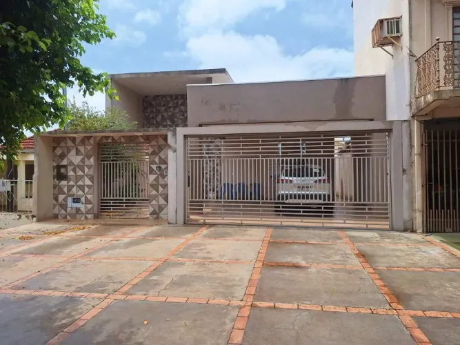Casa Térrea à venda, 1 quarto, 3 suítes, Centro - Ponta Porã/MS