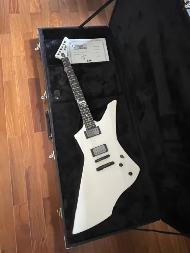 Guitarra ESP Signature Snakebyte James Hetfield Made in Japan
