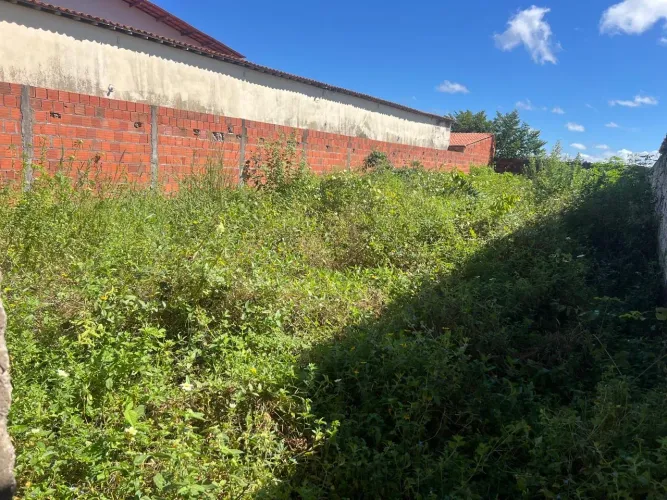 VENDE-SE TERRENO 10x35 metros