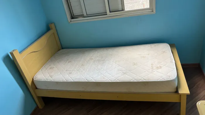 Cama de solteiro com colchão 
