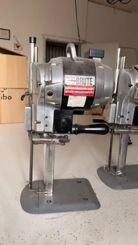 Máquina de Corte de Tecido Eastman BRUTE 8" Industrial - Excelente Estado