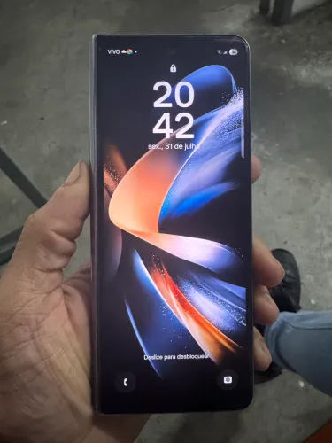 Samsung Galaxy z fold 4 com defeito na tela maior