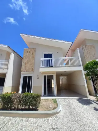 Casa a venda em condomínio na Maraponga com 3 suítes