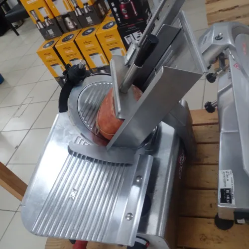 CORTADOR DE FRIOS IND.AUTOMÁTICO, COM LÂMINA DE 30 CM, DA MARCA SKYMSEN, NOVO, PROMOCAO!!!
