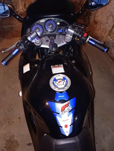 Suzuki GSX 750 f