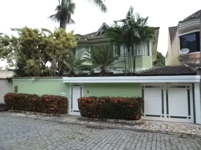 Sobrado para aluguel com 240 metros quadrados com 4 quartos em Camorim - Rio de Janeiro - 