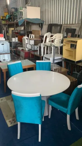 Mesa de Jantar Redonda com 4 cadeiras