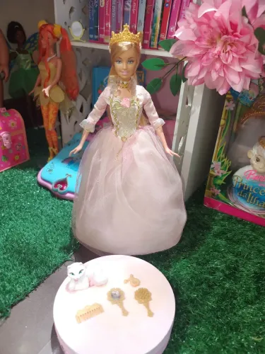 Boneca Anelisse do filme Barbie A Princesa e a Plebeia funcionando