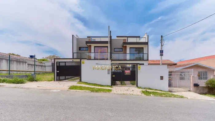 EXCELENTE OPORTUNIDADE NO BAIRRO PORTÃO EM CURITIBA, SOBRADO NOVO !