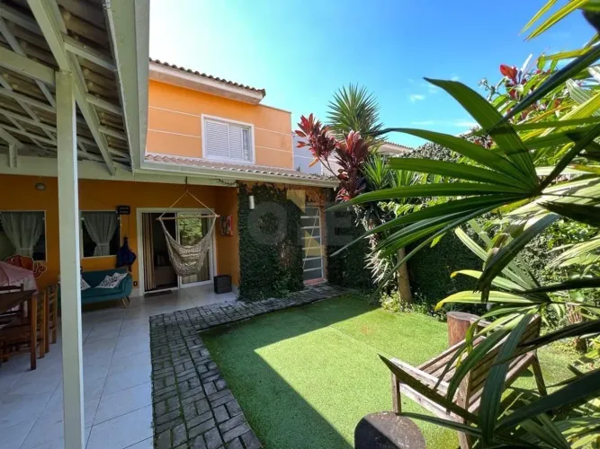 Casa com 3 dormitórios, sendo 1 suíte à venda ou locação - Grana Viana - Cotia - SP