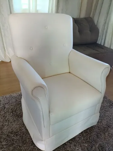 Vendo poltrona amamentação com balanço.