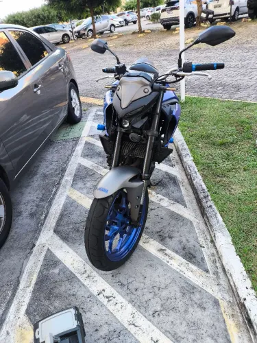 Vendo MT-03 Azul 2021 Com acessórios 