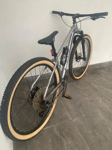 Vendo bicicleta Groove X-Lite Boost, aro 29, com quadro tamanho 19