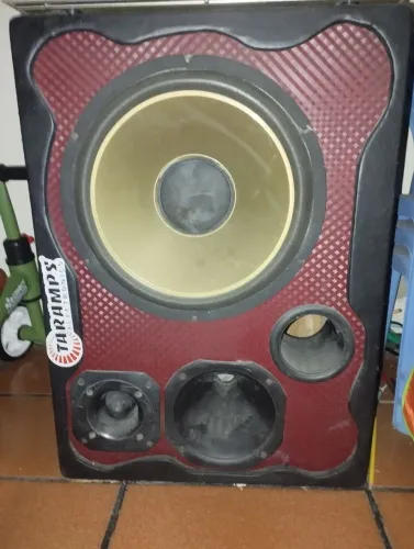 Caixa trio com fone de 12wats subofer semi nova