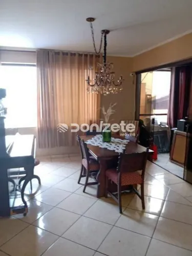 Casa à venda em Santo André (Vila Palmares) com 4 dormitórios, 1 suíte e piscina