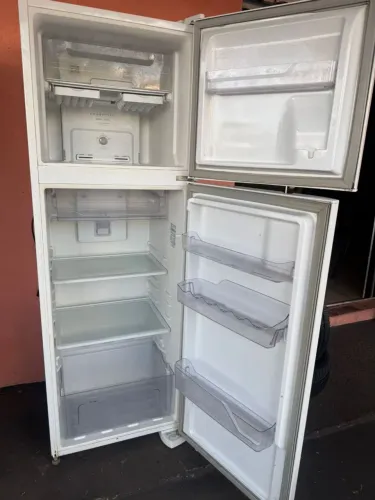 Hoje Geladeira frost free dou garantia entrego