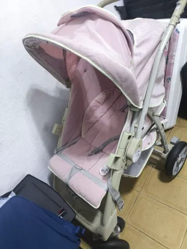 Carrinho de bebê menina
