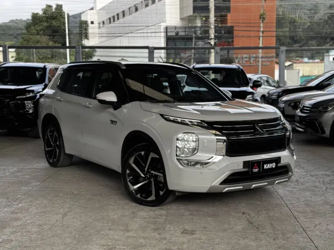Mitsubishi Outlander Signature 2.4 4X4 AUT (híb) 2026