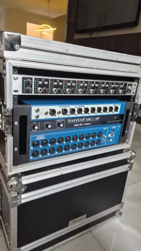 Vendo mesa ui24 + powerplay + case