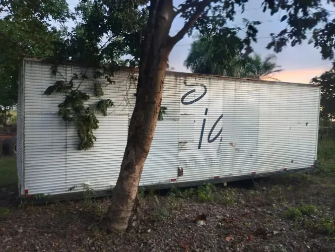 Baú de Caminhão de Alumínio Usado - Porta Dupla Traseira