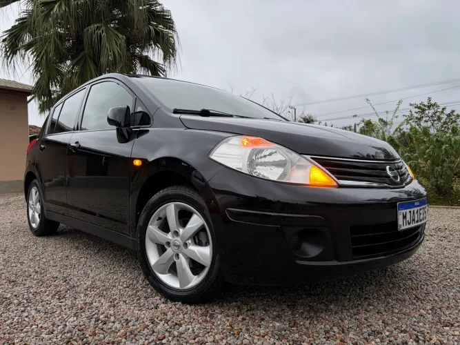 Nissan Tiida S 1.8/1.8 Flex 16V Mec. 2012