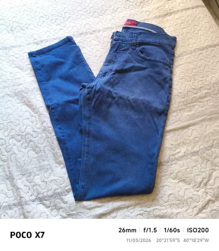 Calça estilo cotelê 