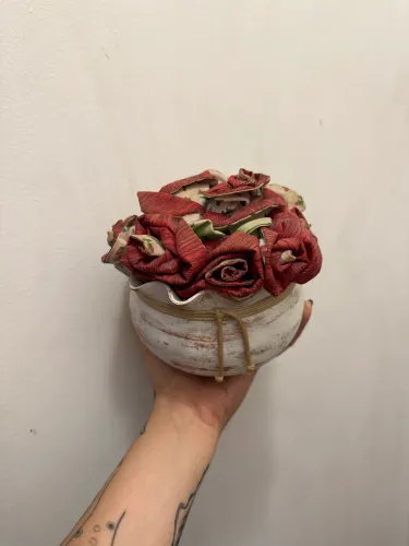 Vaso com flores de tecido