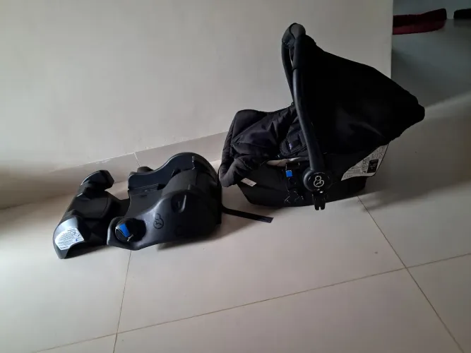 Kit carrinho + bebê conforto + base