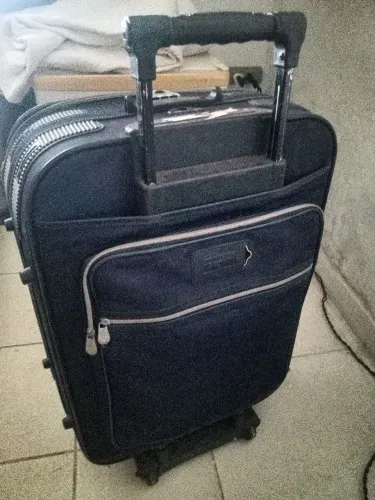 Vendo mala de rodinhas grande