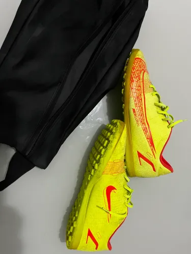 CHUTEIRA SOCIETY NIKE MERCURIAL. OBS: VENDA SÓ PARA CACHOEIRO DE ITAPEMIRIM/ES