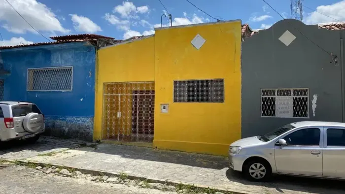 Casa para venda possui 150 metros quadrados com 3 quartos em Tambiá - João Pessoa - PB