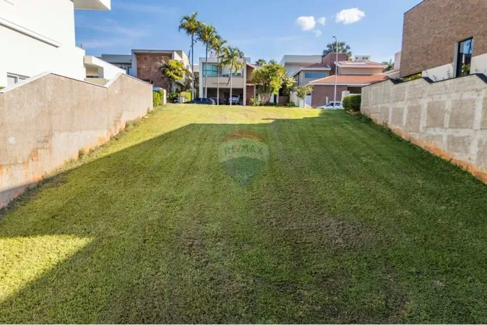 RE/MAX VENDE Terreno Alphaville Dom Pedro - Campinas- R$ 845.000