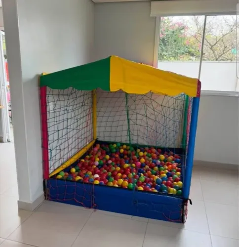 Piscina de bolinhas + bolinhas