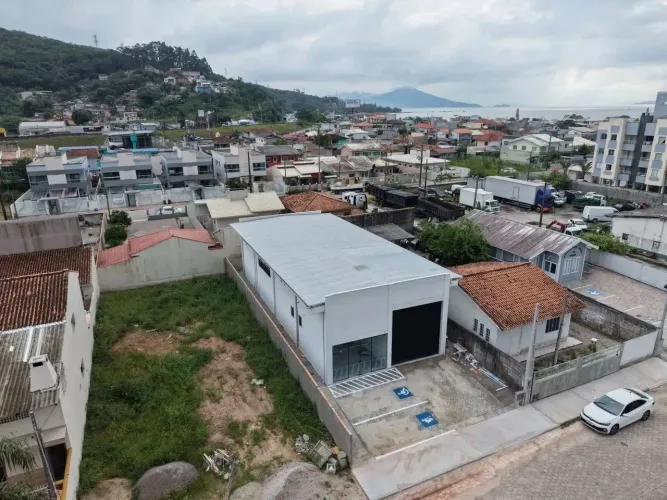 Galpão de 200mts - Prox BR - Biguaçu